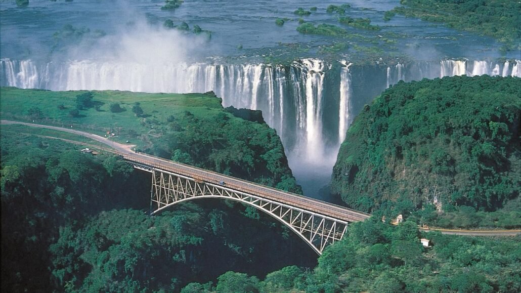 Knife-edge bridge over the Victoria Falls gorge